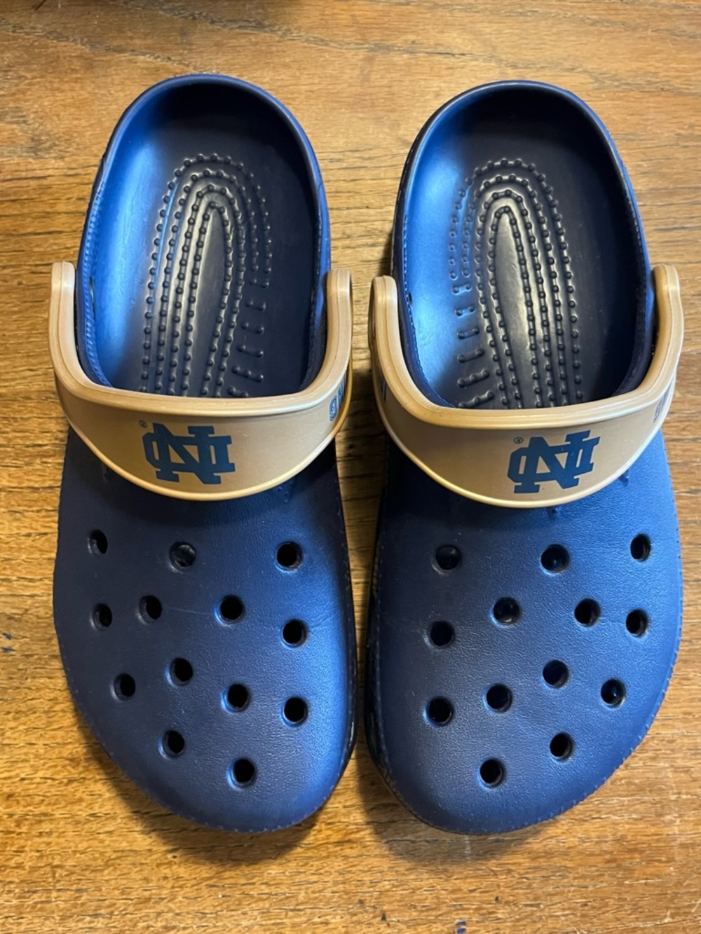 CROCS Unisex Women’s 8-9 & Men’s6-7 Fighting Irish Navy Clog Sandals
